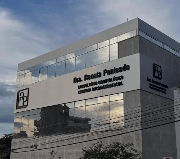 Fachada predial em ACM — Digital Signs